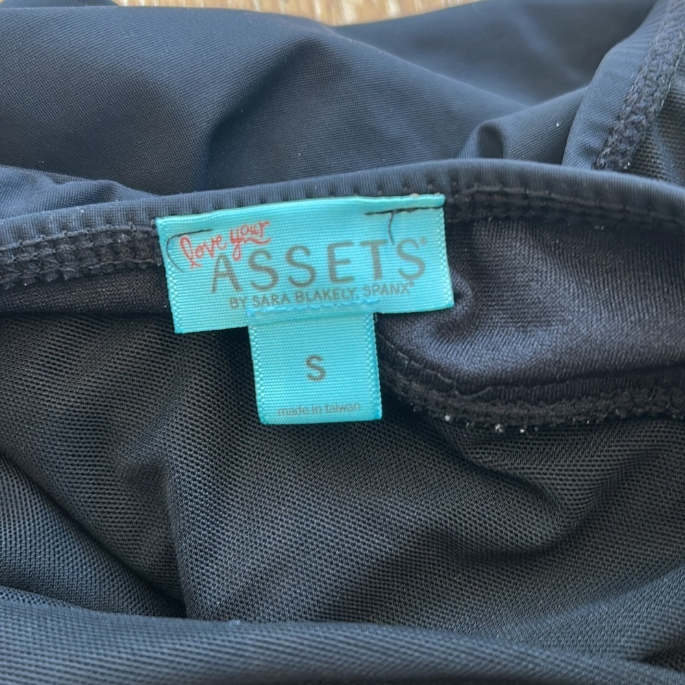 SPANX Assets by Sara Blakey Swimsuit - Picture 8 of 8